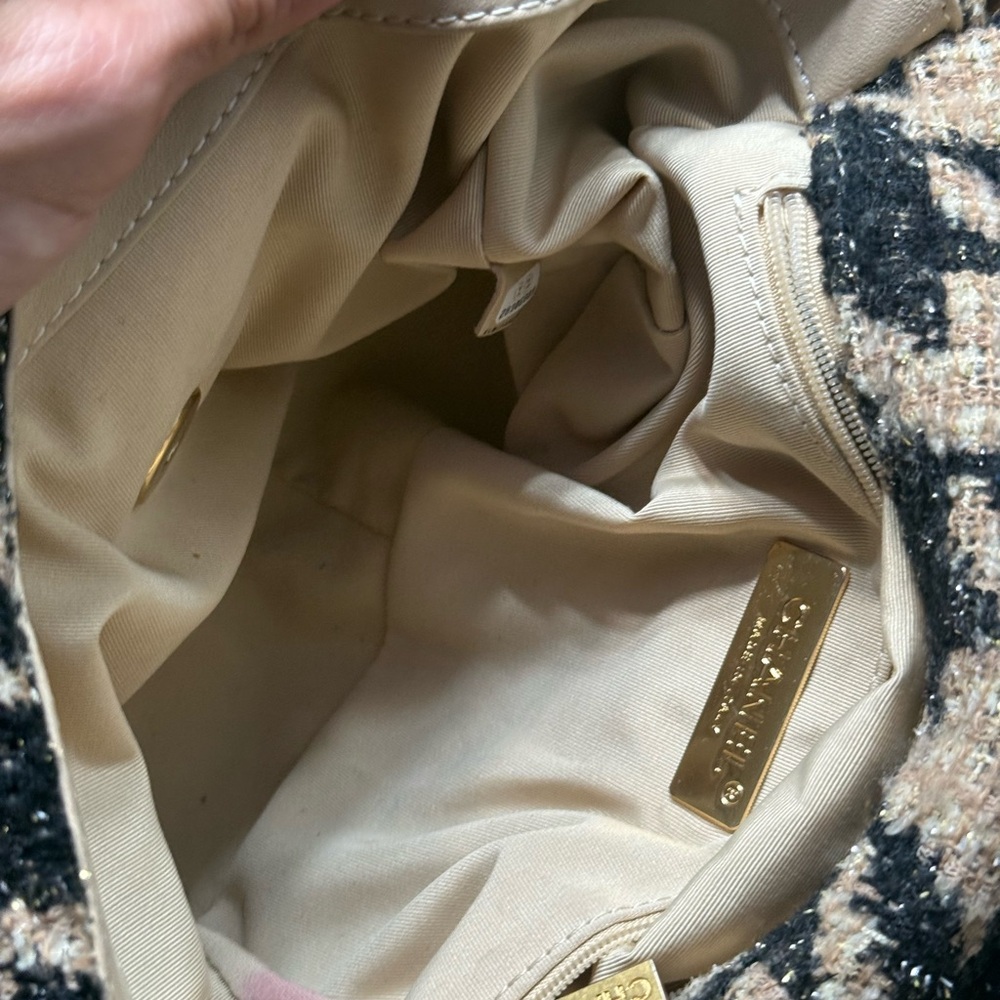 CC 19 Beige & Black Houndstooth Tweed Shoulder Bag LUXURY PURSE - Picture 9 of 16